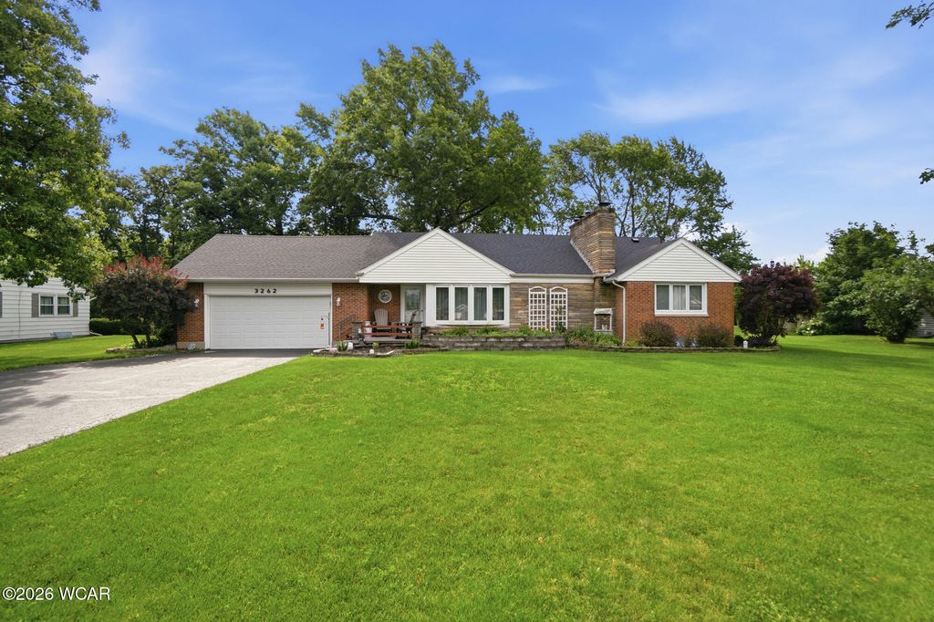 Photo of 3262 Bonnieview Drive, Lima, OH 45801 (MLS # 310635)