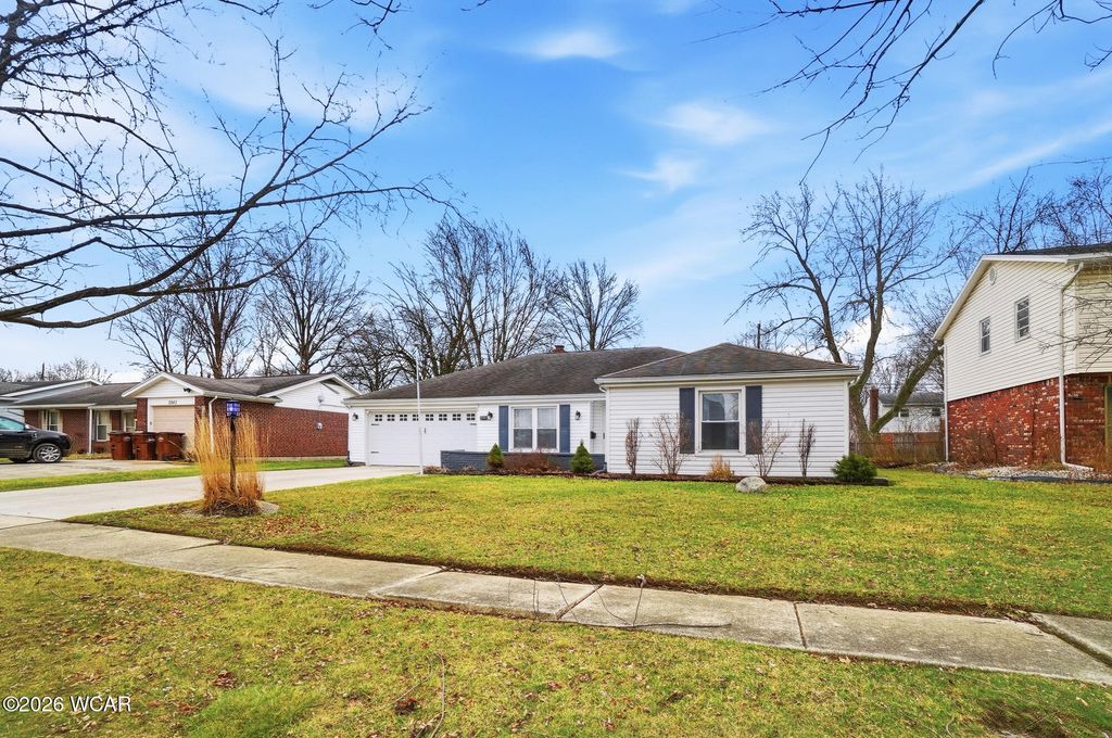 Photo of 2949 Lakewood Avenue, Lima, OH 45805 (MLS # 309501)