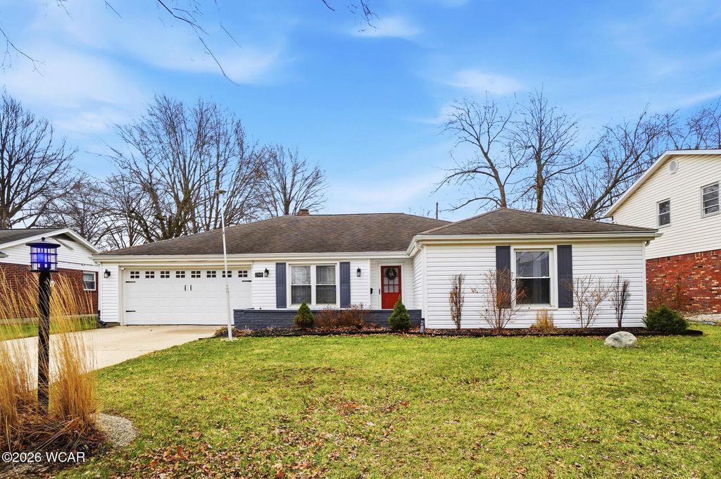Photo of 2949 Lakewood Avenue, Lima, OH 45805 (MLS # 309501)