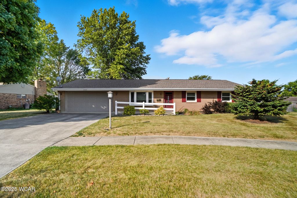 Photo of 137 Woodford Terrace, Lima, OH 45805 (MLS # 308201)