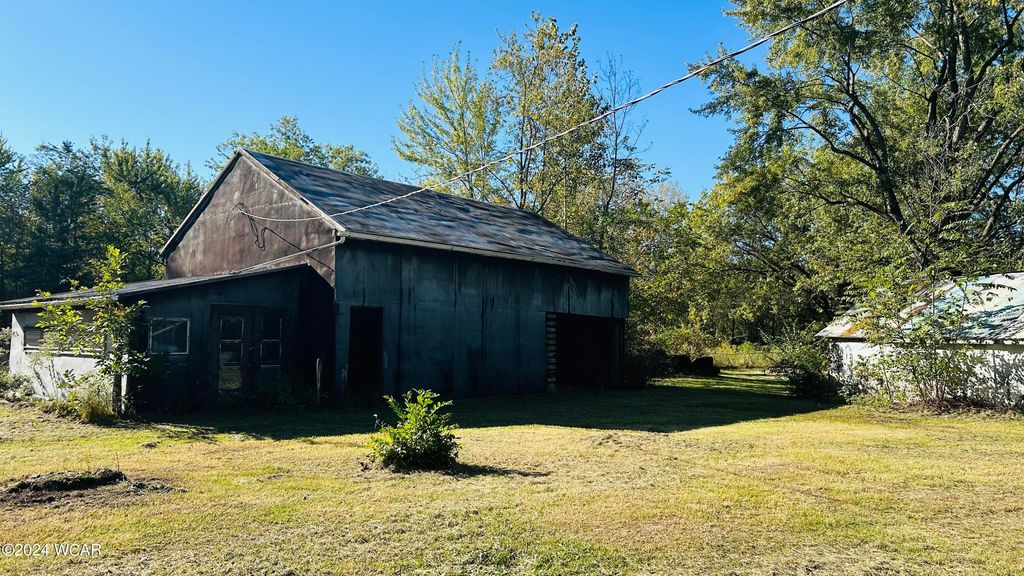 Photo of 812 Christopher Drive, Lima, OH 45801 (MLS # 309306)