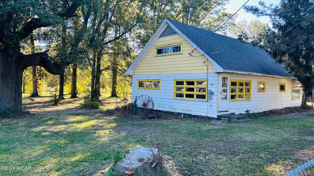 Photo of 812 Christopher Drive, Lima, OH 45801 (MLS # 309306)