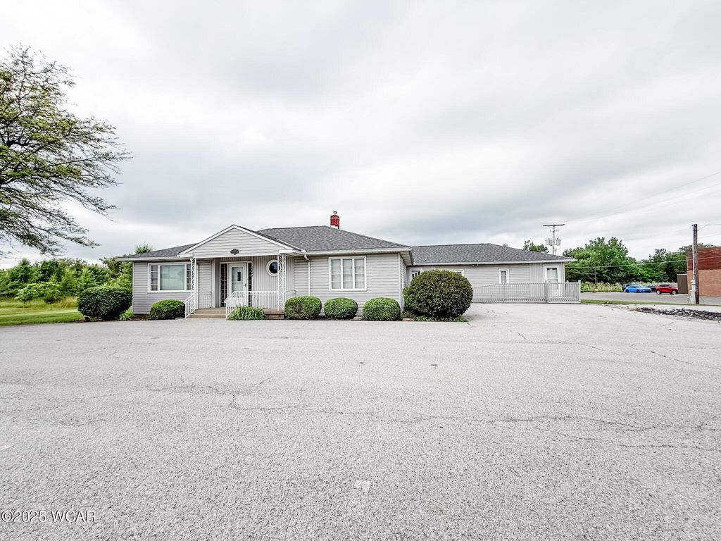 Photo of 2727 Harding Highway, Lima, OH 45804 (MLS # 307118)