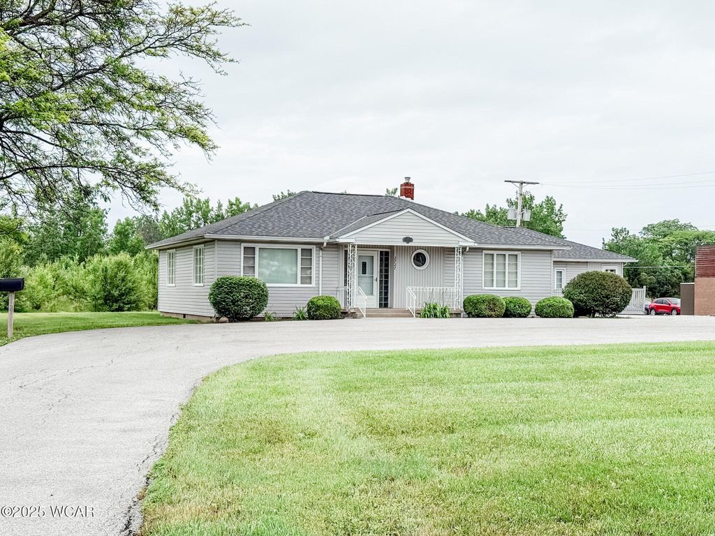 Photo of 2727 Harding Highway, Lima, OH 45804 (MLS # 307118)
