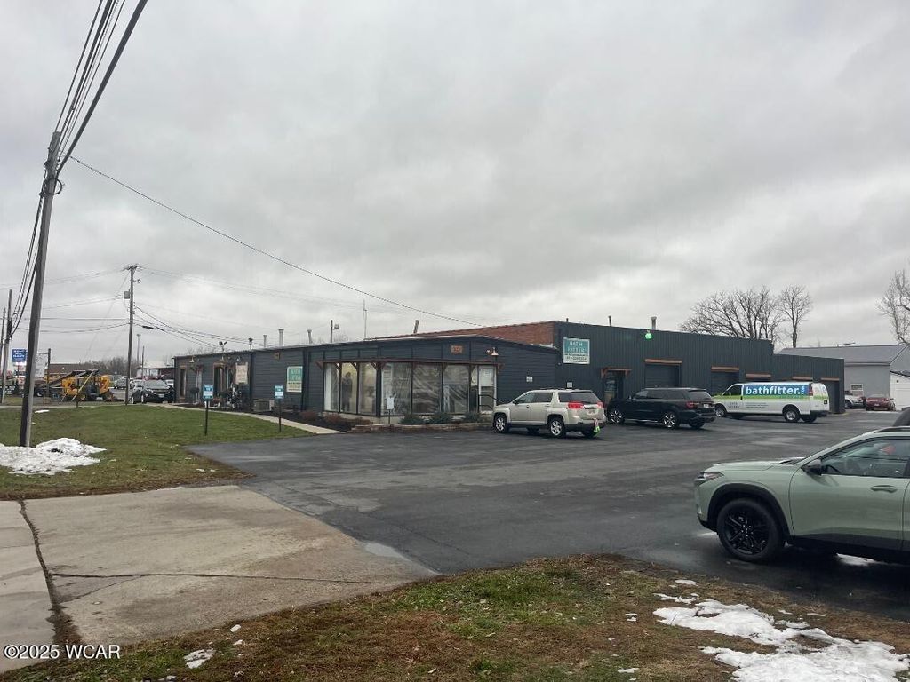 Photo of 36003602 Elida Road, Lima, OH 45807 (MLS # 309060)