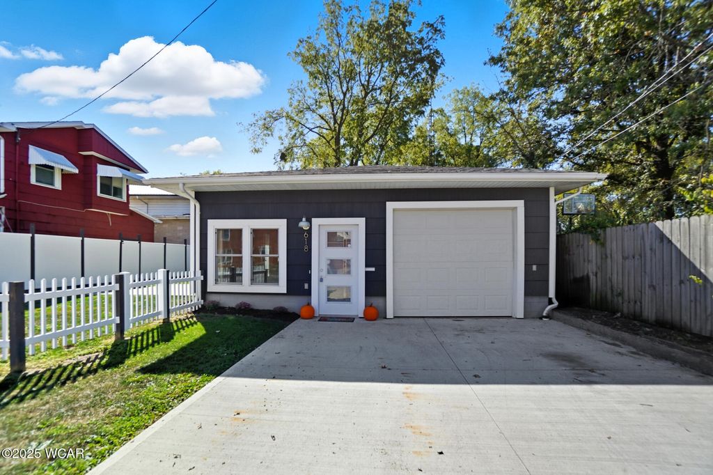Photo of 618 W Livingston Street, Celina, OH 45822 (MLS # 308460)