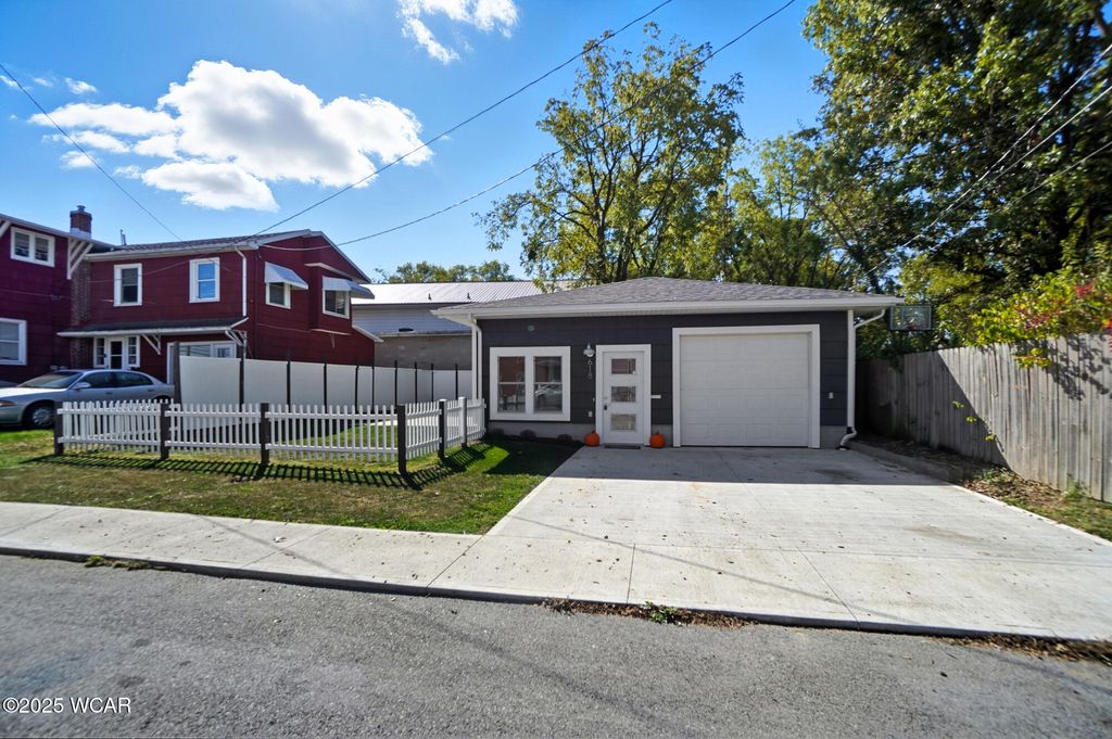 Photo of 618 W Livingston Street, Celina, OH 45822 (MLS # 308460)