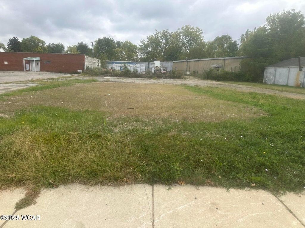 Photo of 145 S Pine Street, Lima, OH 45801 (MLS # 308275)