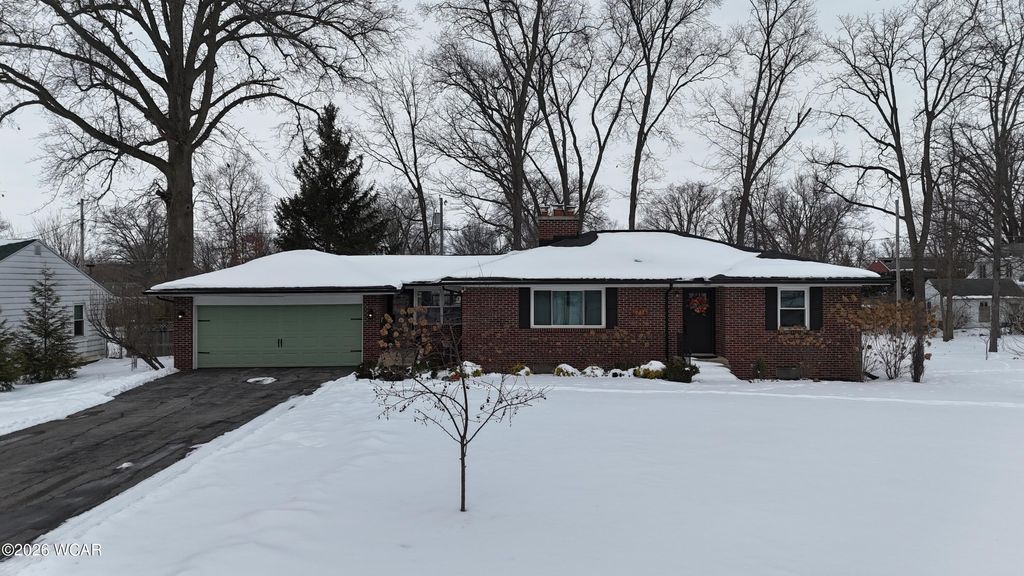 Photo of 1716 OAKLAND PKWY Pkwy, Lima, OH 45805 (MLS # 309406)