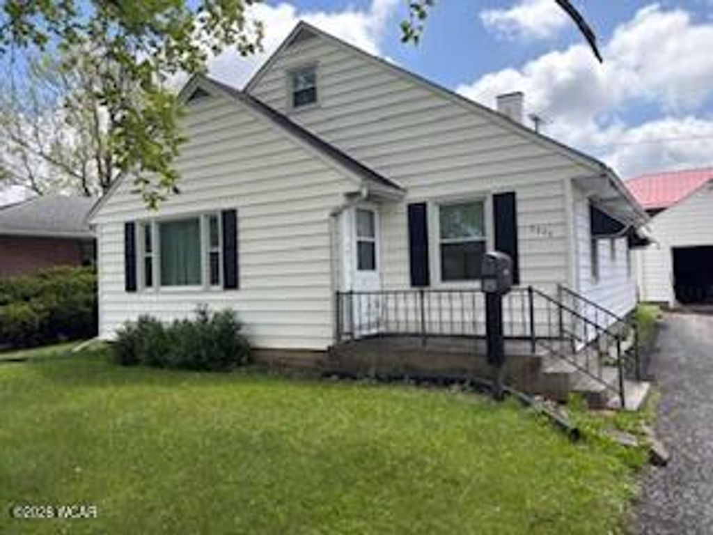 Photo of 2325 Baywood Drive, Lima, OH 45805 (MLS # 310219)