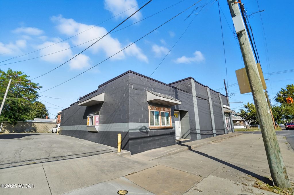 Photo of 855 N Metcalf Street, Lima, OH 45801 (MLS # 308113)