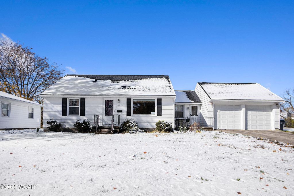 Photo of 209 N Dale Drive, Lima, OH 45805 (MLS # 308791)