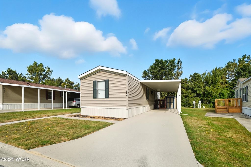 Photo of 304 Pinewood Circle, Lima, OH 45804 (MLS # 308230)