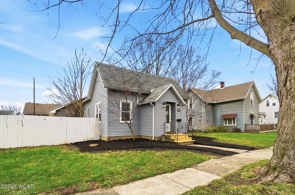 Photo of 215 S Vine Street, Van Wert, OH 45891 (MLS # 309821)