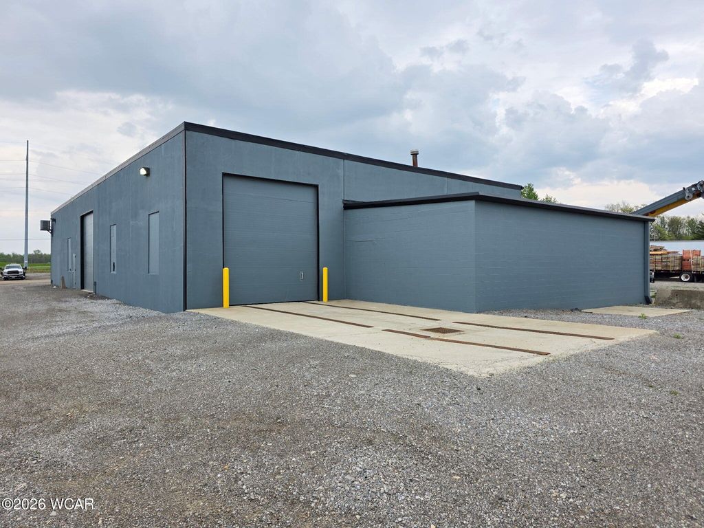 Photo of 1359 E Hanthorn Road, Lima, OH 45804 (MLS # 310116)