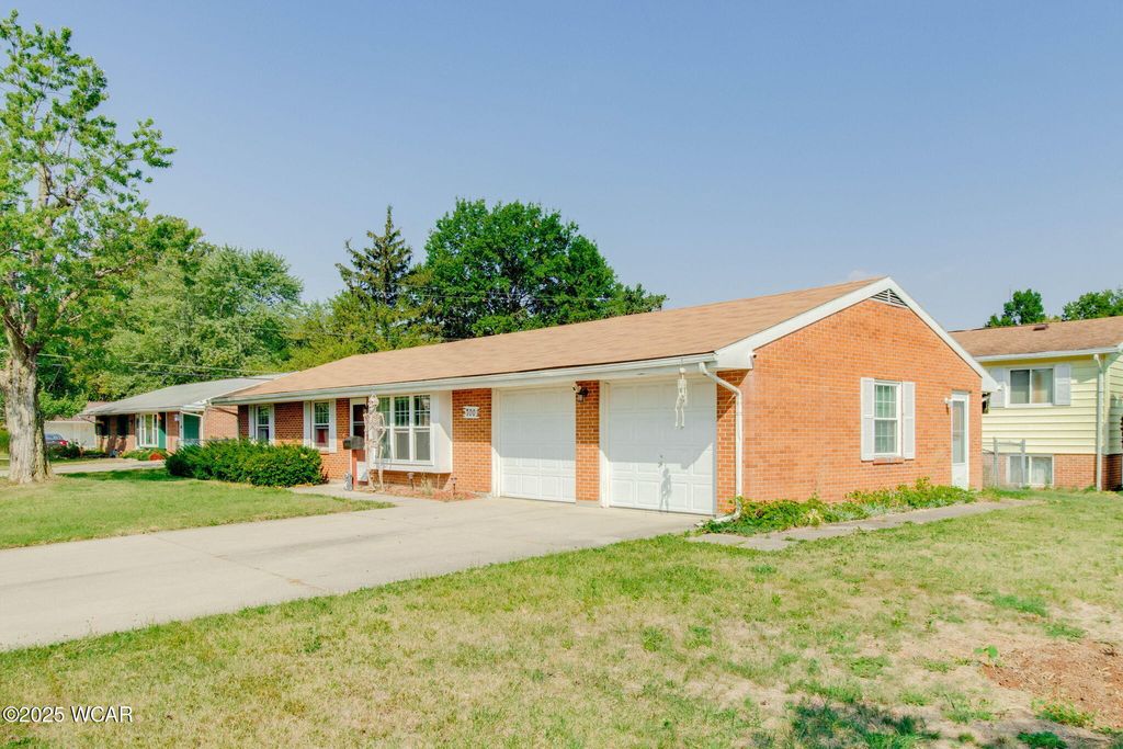 Photo of 700 Lewis Boulevard, Lima, OH 45801 (MLS # 308267)