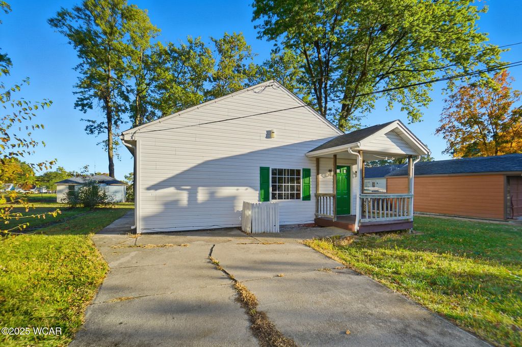 Photo of 608 W O&#39;Connor Avenue, Lima, OH 45801 (MLS # 308601)