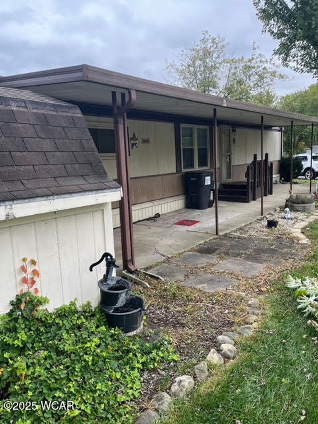 Photo of 301 Muskingum Trail, Lima, OH 45806 (MLS # 308913)