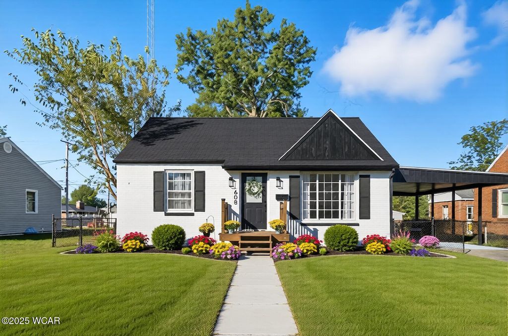 Photo of 608 Primrose Place S, Lima, OH 45805 (MLS # 308511)