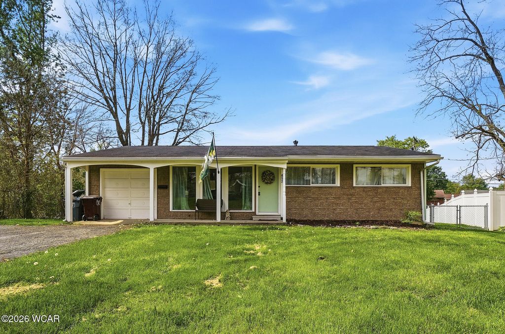 Photo of 417 W Northern Avenue, Lima, OH 45801 (MLS # 310079)