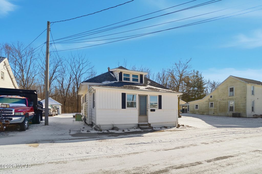 Photo of 606 Highland Avenue, Wapakoneta, OH 45895 (MLS # 309256)