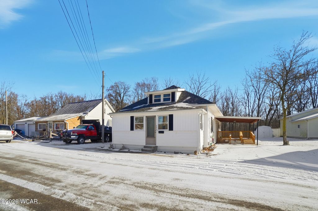 Photo of 606 Highland Avenue, Wapakoneta, OH 45895 (MLS # 309256)
