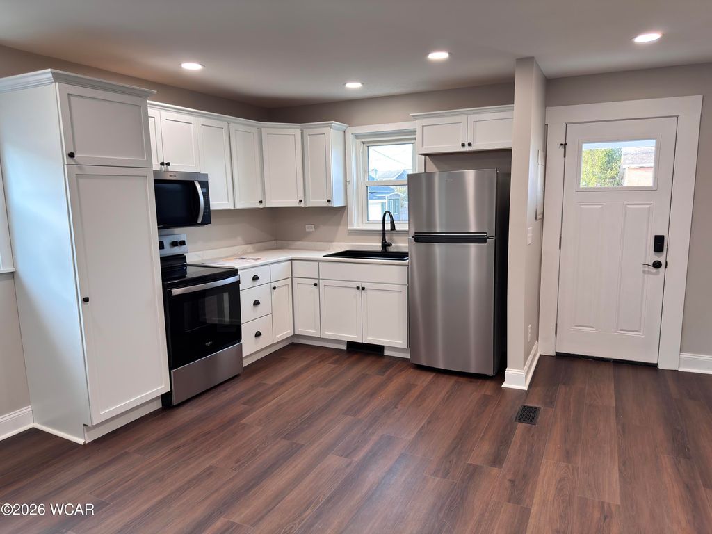 Photo of 206 E Benton Street, Wapakoneta, OH 45895 (MLS # 309837)