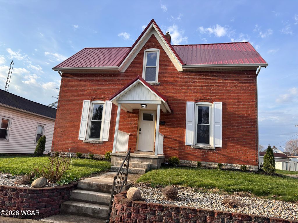 Photo of 206 E Benton Street, Wapakoneta, OH 45895 (MLS # 309837)