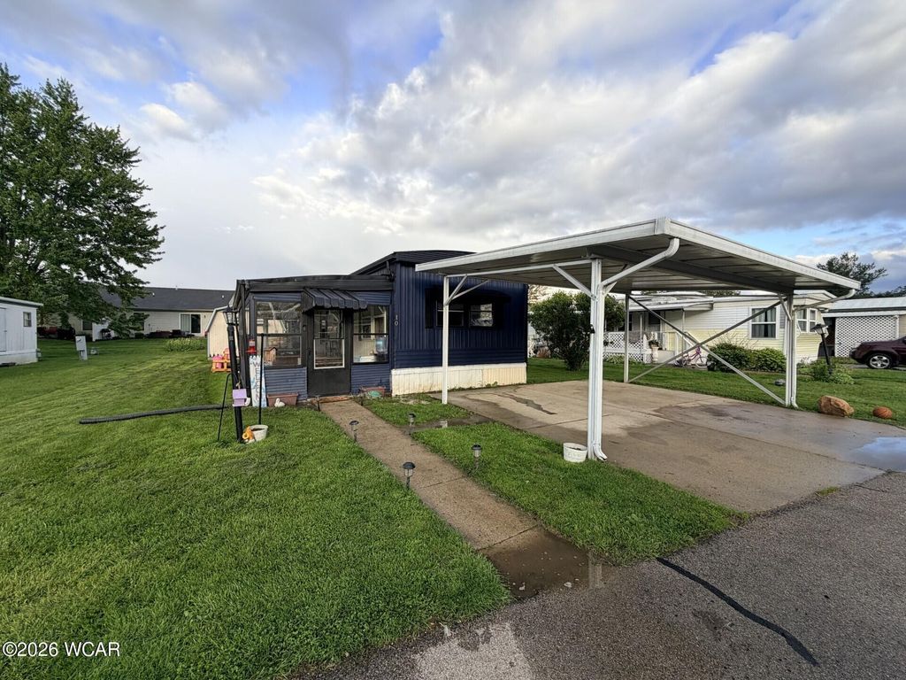 Photo of 10 Summerplace Drive, Wapakoneta, OH 45895 (MLS # 310132)