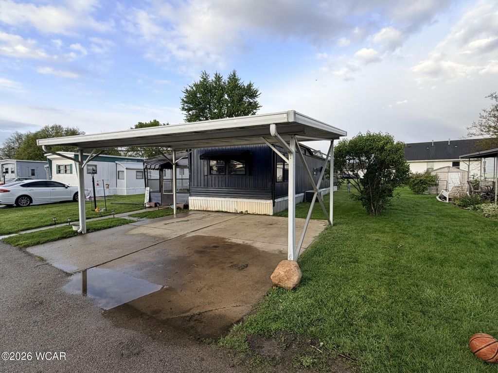 Photo of 10 Summerplace Drive, Wapakoneta, OH 45895 (MLS # 310132)