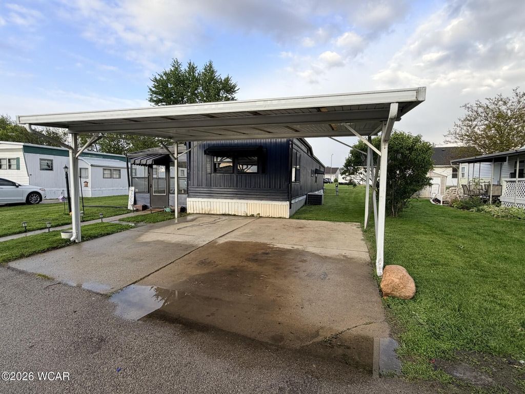 Photo of 10 Summerplace Drive, Wapakoneta, OH 45895 (MLS # 310132)