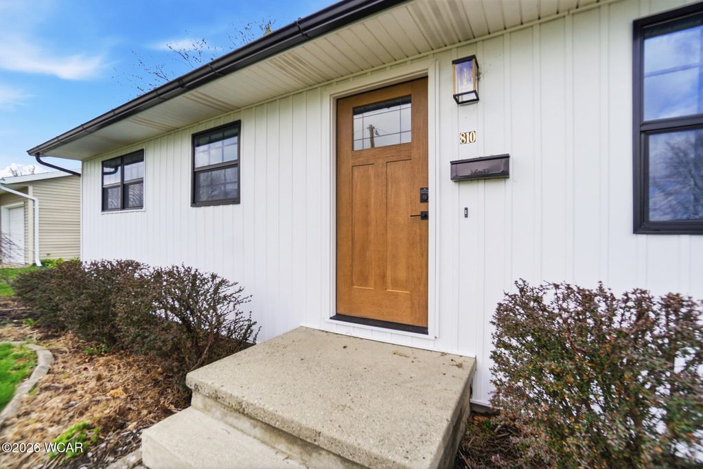 Photo of 810 N Blackhoof Street, Wapakoneta, OH 45895 (MLS # 309885)