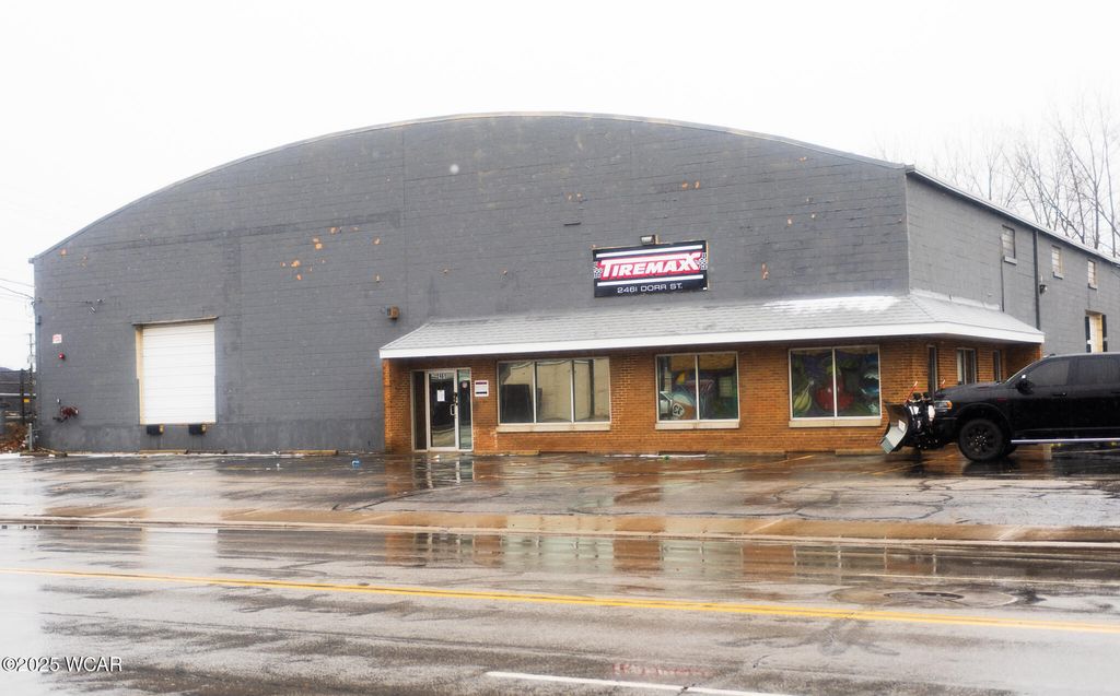 Photo of 2555 Dorr Street, Toledo, OH 43608 (MLS # 306324)