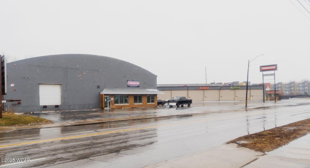 Photo of 2555 Dorr Street, Toledo, OH 43608 (MLS # 306324)