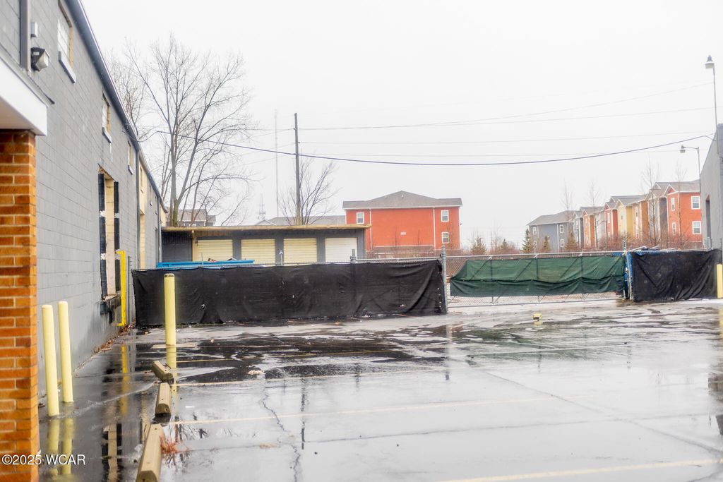 Photo of 2555 Dorr Street, Toledo, OH 43608 (MLS # 306324)