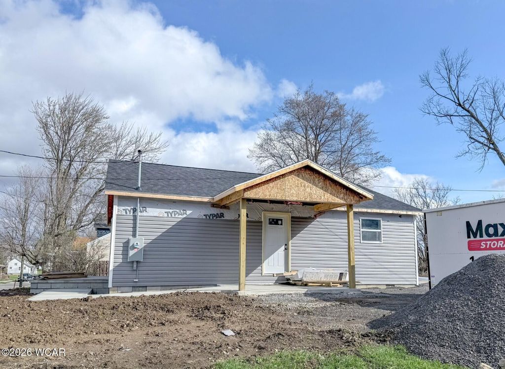 Photo of 471 Mc Pheron Avenue, Lima, OH 45804 (MLS # 309686)