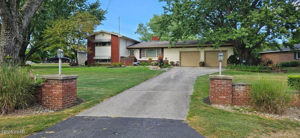 Photo of 1521 Walnut Court, Lima, OH 45805 (MLS # 309818)