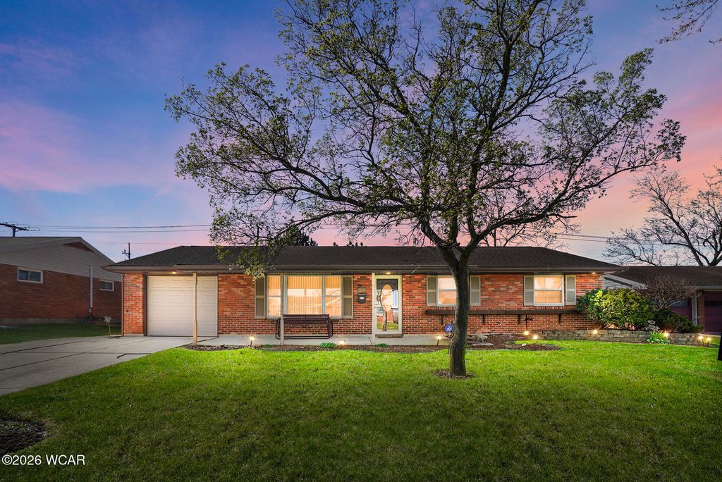 Photo of 2425 Windsor Drive, Lima, OH 45805 (MLS # 309911)