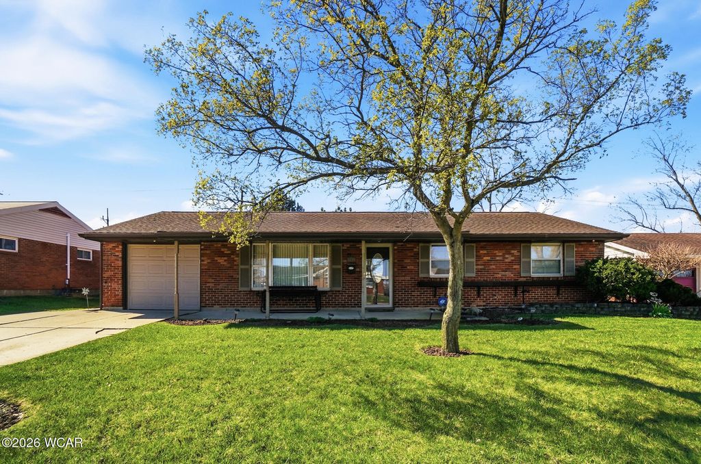 Photo of 2425 Windsor Drive, Lima, OH 45805 (MLS # 309911)