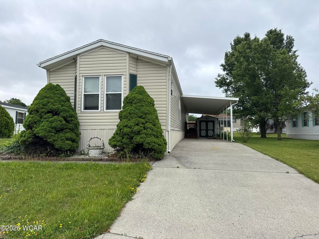 Photo of 222 Pinewood Circle, Lima, OH 45804 (MLS # 310517)