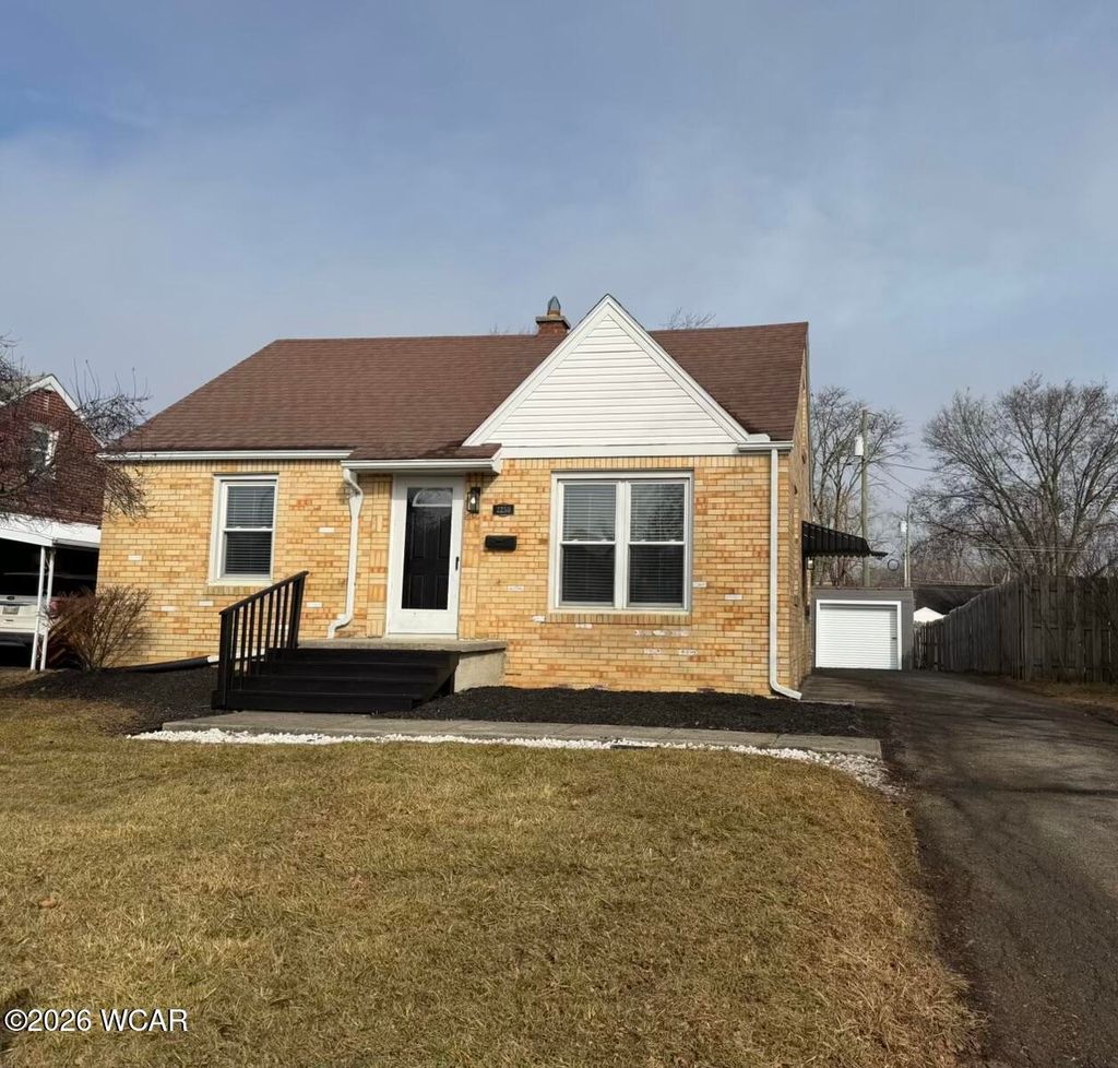 Photo of 2250 Kunneke Avenue, Lima, OH 45805 (MLS # 309443)