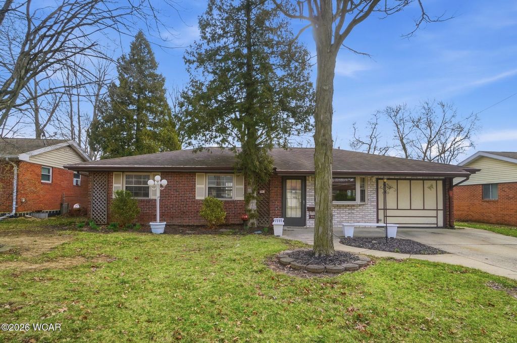 Photo of 910 N Dale Drive, Lima, OH 45805 (MLS # 309650)