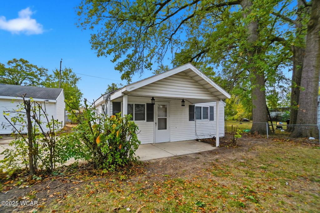 Photo of 105 Watt Avenue, Lima, OH 45801 (MLS # 308605)