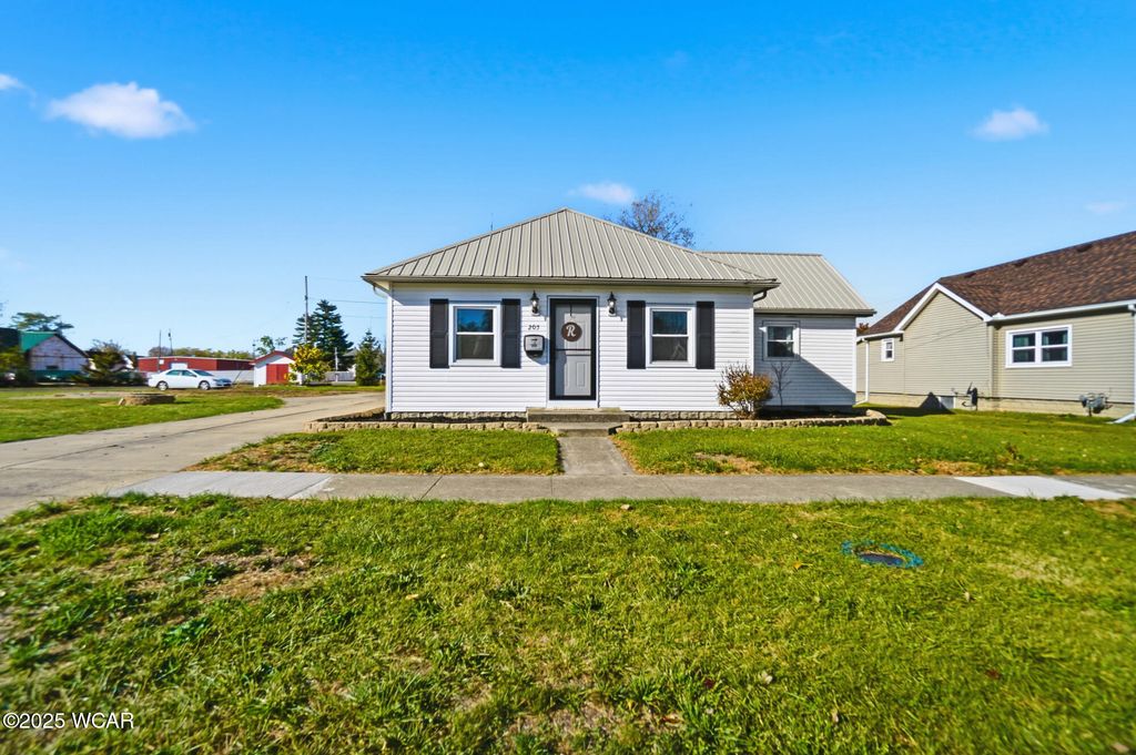 Photo of 205 N Chestnut Street, Van Wert, OH 45891 (MLS # 308776)