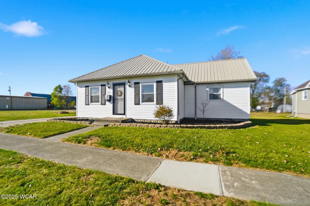 Photo of 205 N Chestnut Street, Van Wert, OH 45891 (MLS # 308776)