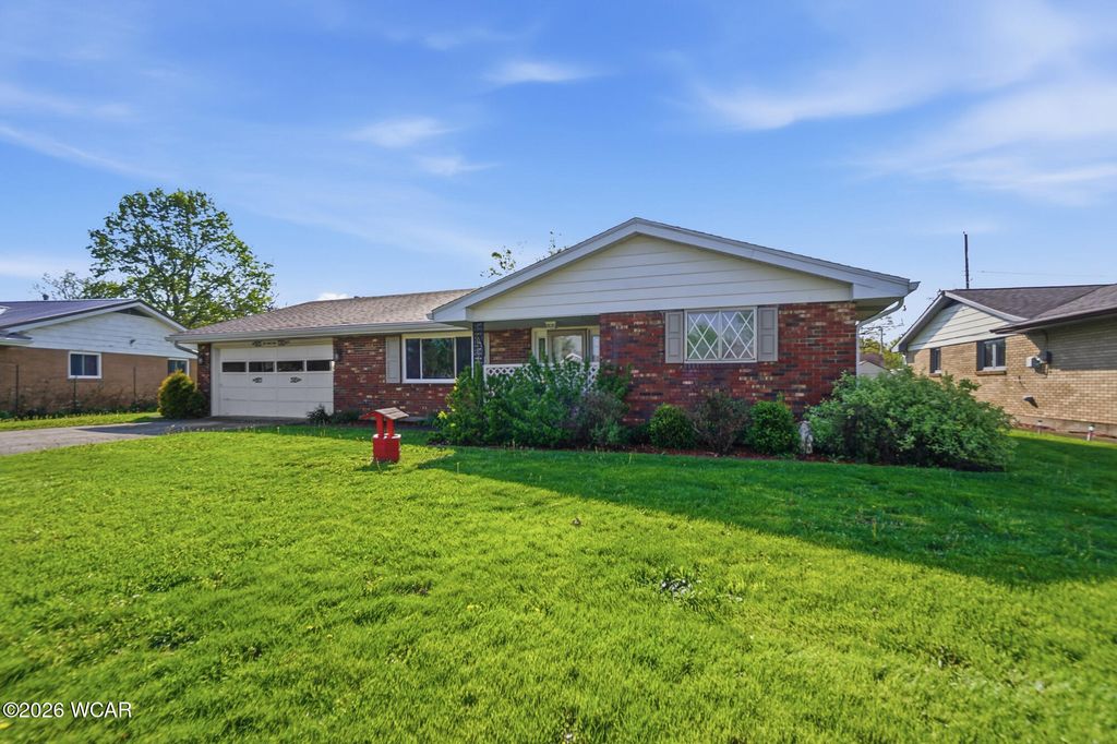Photo of 1044 Woodland Drive, Lima, OH 45805 (MLS # 309998)