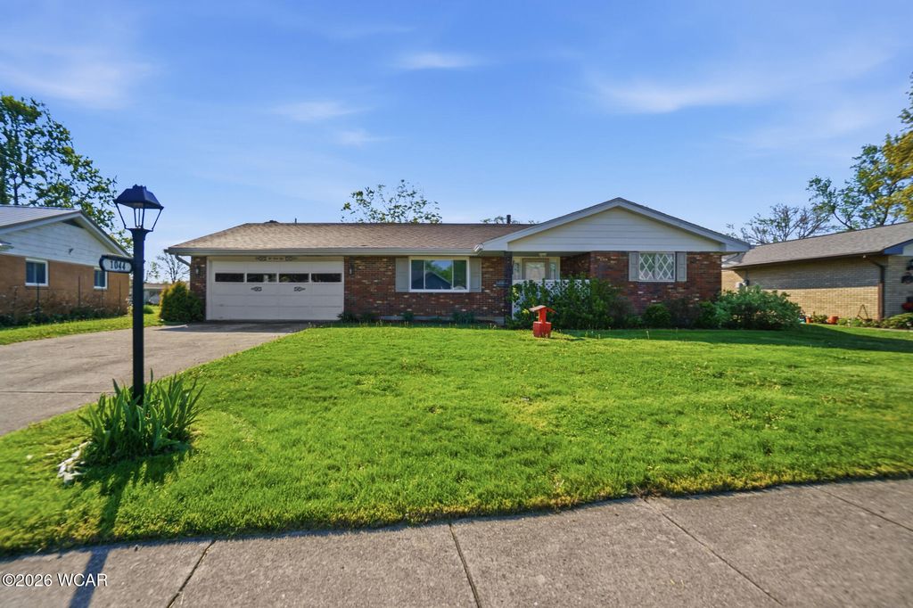 Photo of 1044 Woodland Drive, Lima, OH 45805 (MLS # 309998)