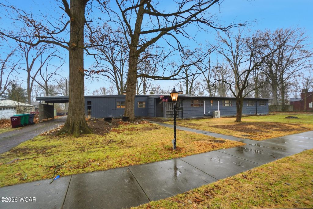 Photo of 161 S Cable Road, Lima, OH 45805 (MLS # 309210)