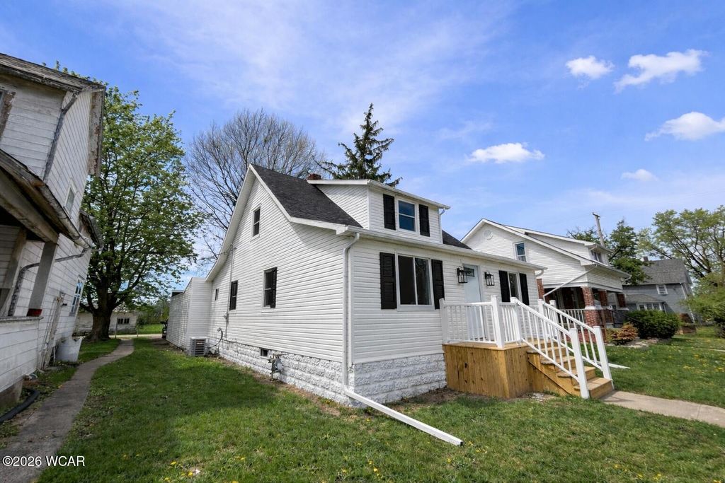 Photo of 409 Gibbs Avenue, Wapakoneta, OH 45895 (MLS # 310122)