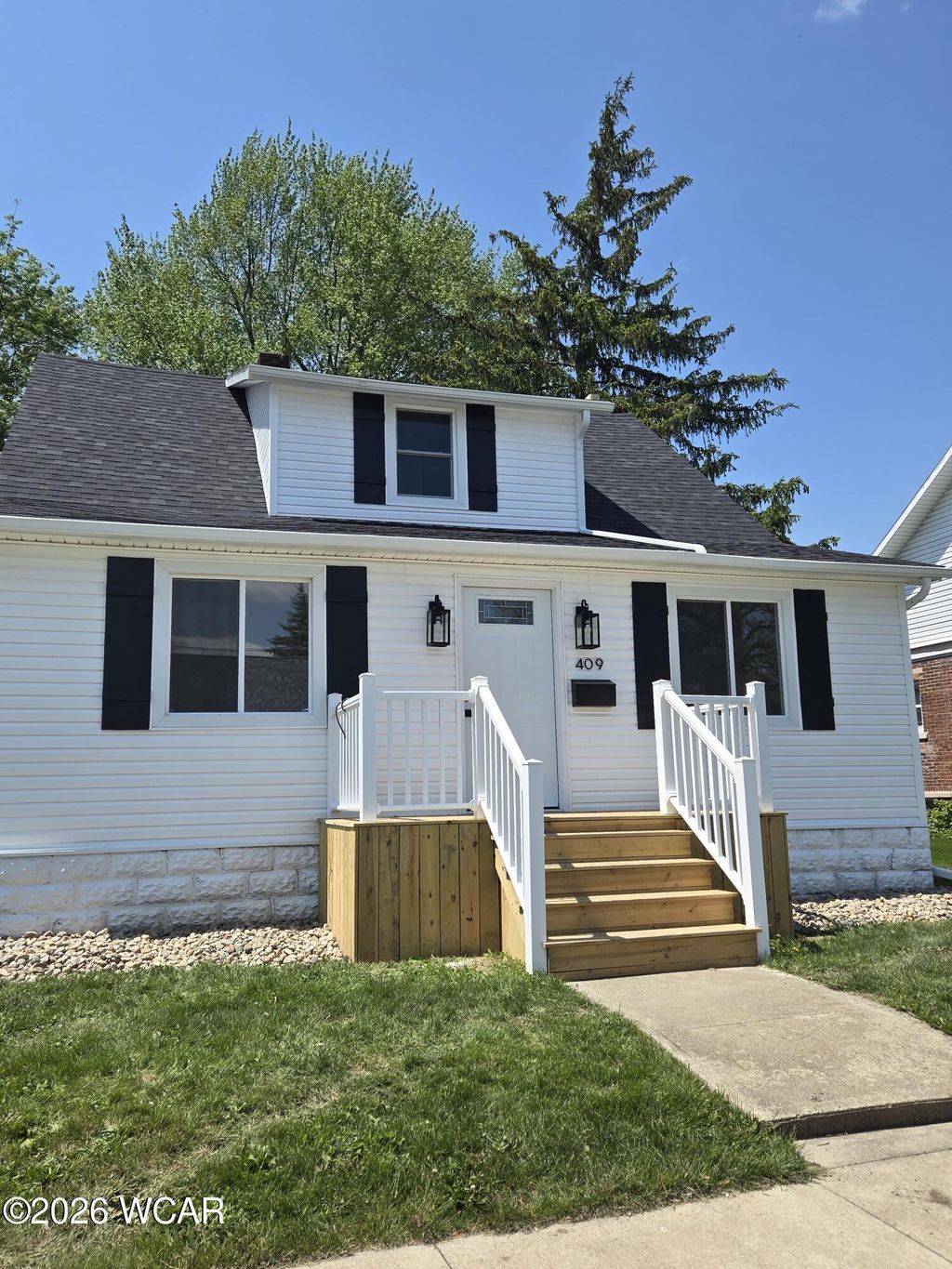 Photo of 409 Gibbs Avenue, Wapakoneta, OH 45895 (MLS # 310122)